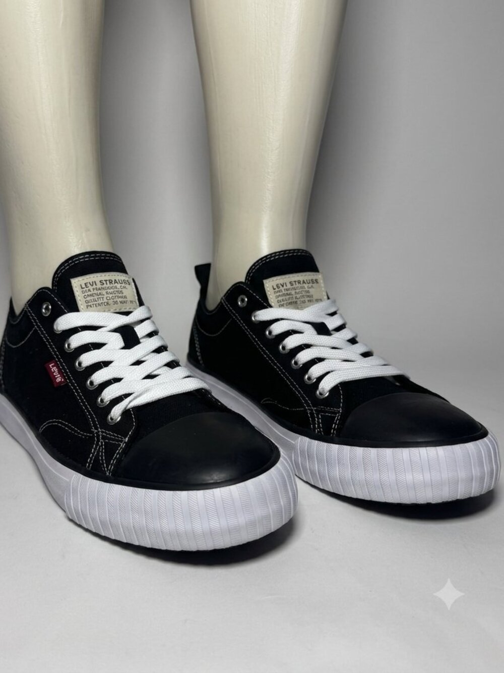Levi's Men's Anikin Canvas Sneakers Men's Size 10 Low-Top Black Lace Up Shoes